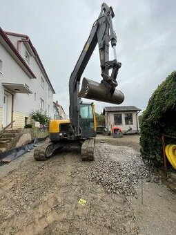 Výkopové práce pásovým rypadlem včetně odvozu sypkého materi