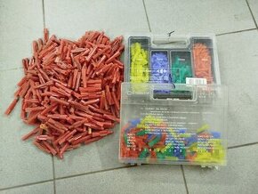 hmoždinky - cca 800ks