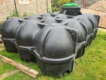 Kvalitní nádrž na dešťovou vodu 5000l