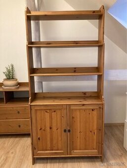 Knihovna Ikea Leksvik s dvířky