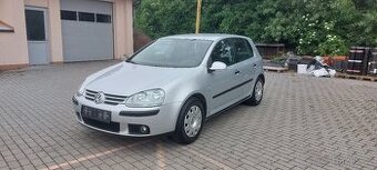Volkswagen Golf 5 benzin 1,4 pouze 112 000 KM.