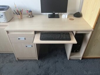 Nábytek do dětského pokoje, psací stůl a skříňky