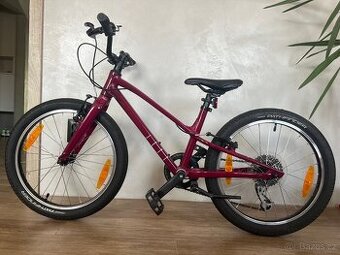 Vynikající lehké kolo Specialized Jett, velikost 20