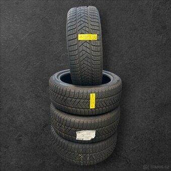 Zánovní zimní pneumatiky Pirelli 235/45r19