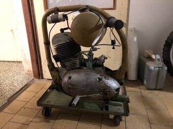 Jawa díly plus malý chopper z pionyra