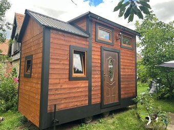 TINY HOUSE