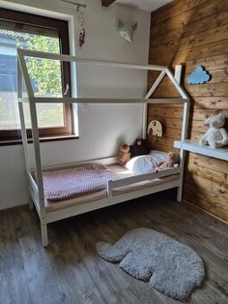 Dětská domečková postel