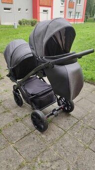 Kočár pro dvojčata