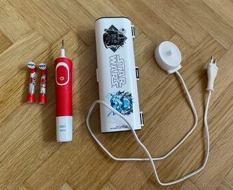Dětský elektrický zubní kartáček Oral-B Star Wars