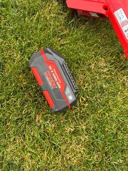 Prodám strunovou sekačku