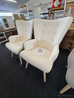 Krásné bílé křeslo