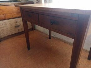 Starožitný jidelni stul první republika