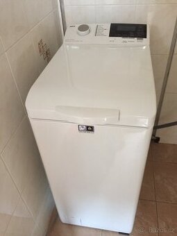 Pračka AEG, horní plnění 1-6kg, zánovní stav
