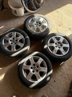 zánovní zimní sada 185/60/14 vč.litých kol na Škoda Fabia