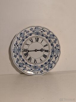 nástěnné hodiny s motivem cibuláku, značené, funkční