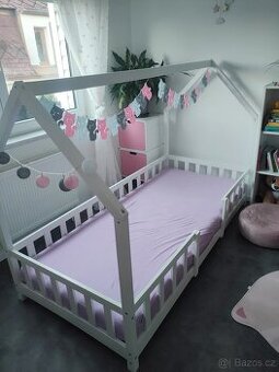 Dětská domečková postel