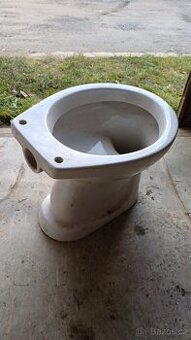 WC mísa - 2x, umývadlo - 2x, sloup k umývadlu - nepoužité