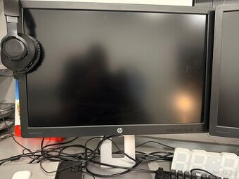 Prodám 2 LCD monitory HP typu E242