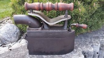 Obrovská komínová velmi stará sbírková žehlička D.R.G.M.