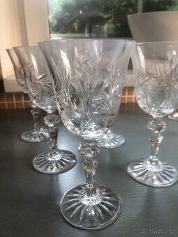 Sada 6 broušených sklenic na víno