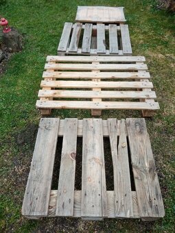 Dřevěné malé palety