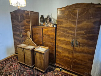 Prodej starého nábytku.