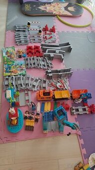Lego duplo vláček s kolejemi a mostem