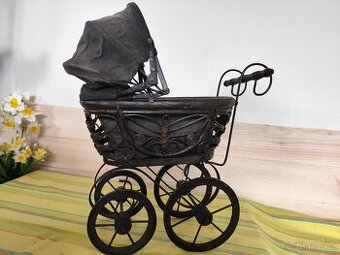 Starožitný kočárek