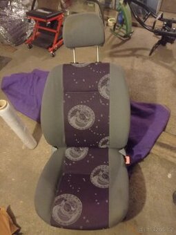 Škoda Felicia fialova mystery interiér sedačky