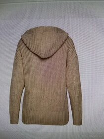Nový svetr s kapucí