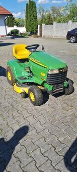 Zahradní traktor JOHN DEERE LT 166