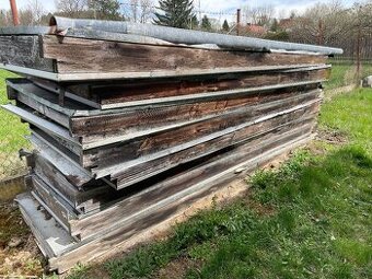 Střešní panely o rozměrech 0.9 x 3.5 m 8 ks.