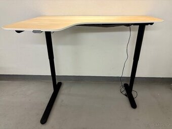 Rohový elektrický zvedací stůl Ikea Bekant - TOP STAV
