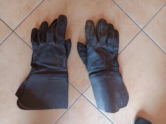 Staré retro rukavice kožené na motorku