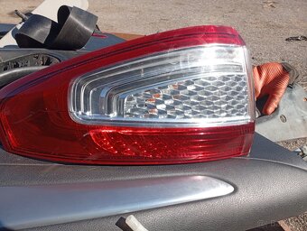 FORD MONDEO 4, MK4, LIFTBACK RV 2011 ZADNÍ SVĚTLO LEVÉ LED.
