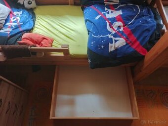 2× Postel s úložným prostorem bez matrací