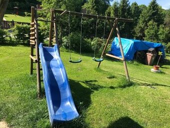 Skluzavka s houpačkami
