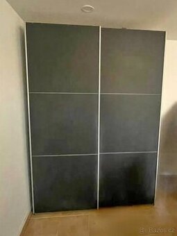DOVOZ MOŽNÝ tabulová šatní skříň