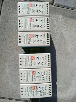 Lišta se 6× zdroji Mean Well MDR-60 – 5V / 12V / 24V, DIN, T