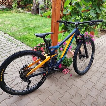 Enduro devinci django carbon 29 celoodpružené kolo