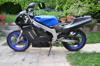 Suzuki RG 125 gamma r.v.1993 motor rám plasty kola brzdy