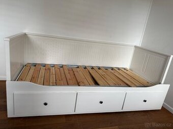 postel IKEA HEMNES