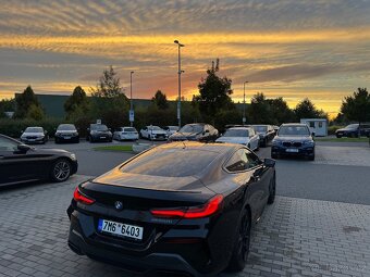 BMW M850i xDrive 390 kW / 510 koní Černá perl