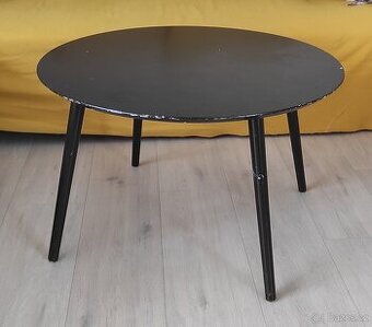 Kulatý černý stolek