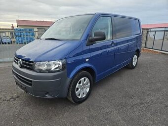 VW TRANSPORTER T5 FACE 2.0TDI 62KW 5 MÍST TAŽNÉ
