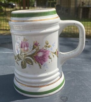 Porcelánový půllitr