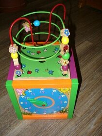 Interaktivní dřevěná kostka