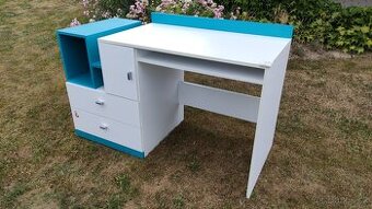 Chlapecký psací stůl