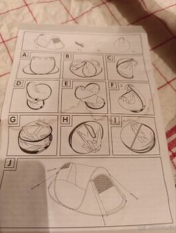 Skládací samorozložitelný stan