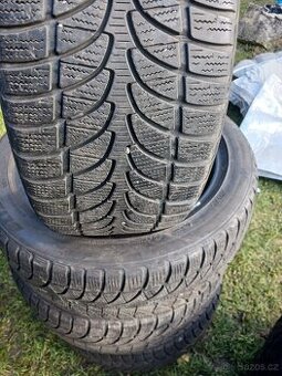 235/45R18